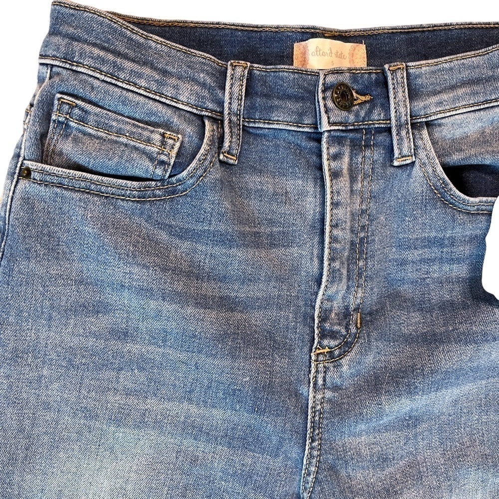 ALTAR’D STATE NWT High Rise Distressed Fringe Denim Jeans Size 27 in Light Blue - Picture 3 of 13